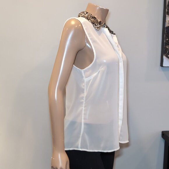 3/$20 Vero Moda Sheer Sleeveless Blouse Buttoned White Leopard Collar Size Large - Picture 7 of 9
